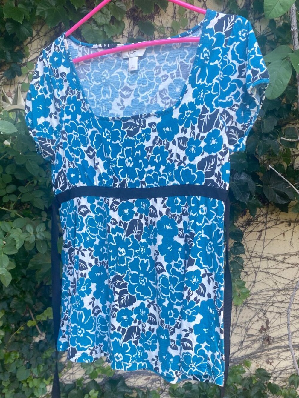 Loft Tropical Floral Pattern Blue and White Short Sleeved Top - Size Large - Picture 3 of 10